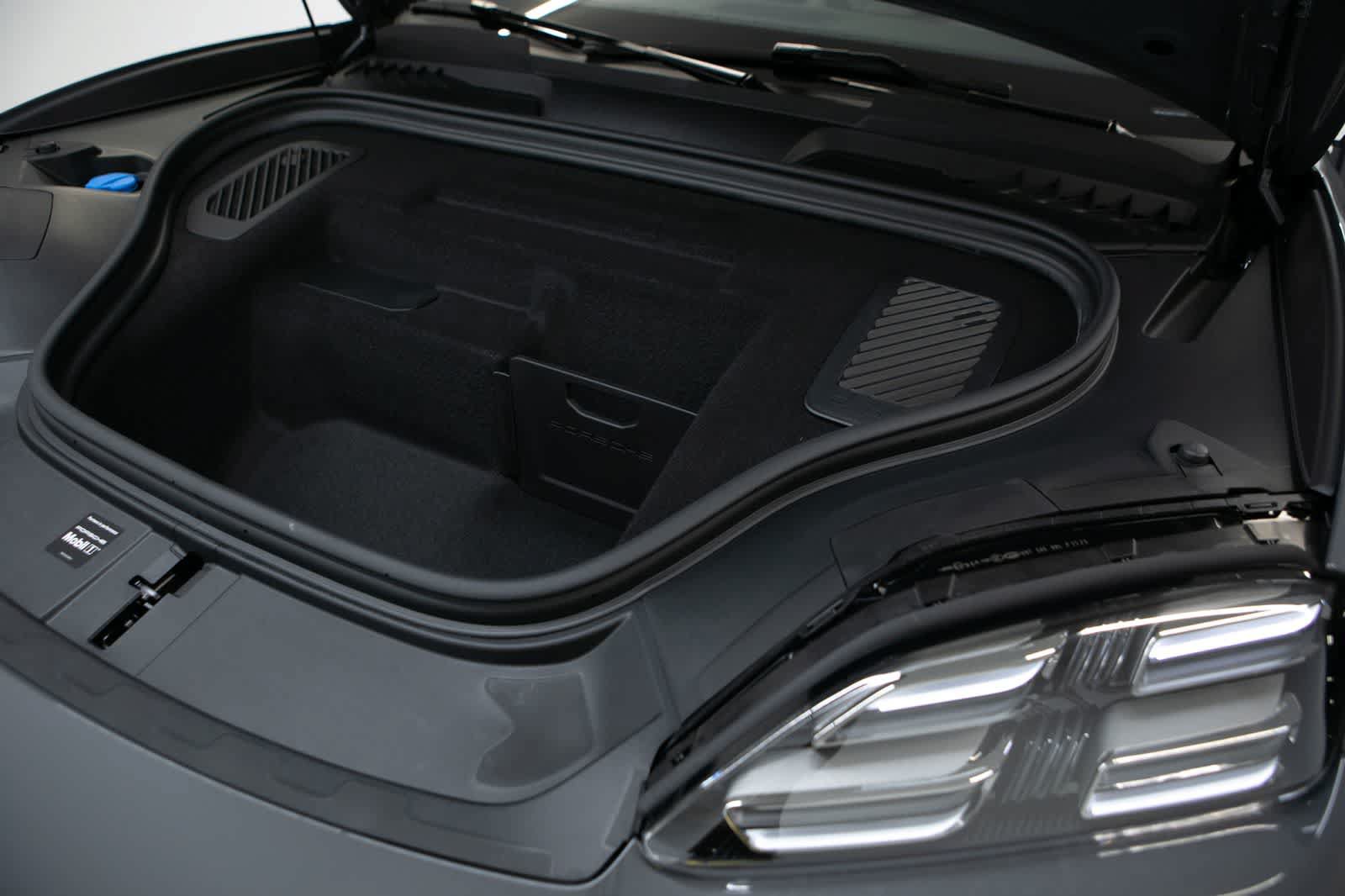 New 2026 Porsche Macan Turbo Electric AWD/4WD image 35