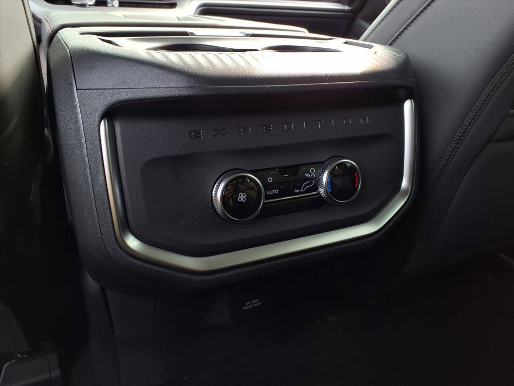 New 2025 Ford Expedition Active image 7