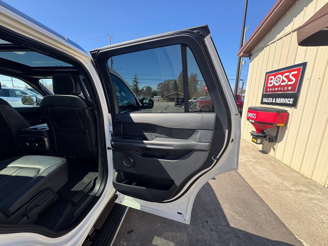 Used 2022 Ford Expedition Platinum AWD/4WD image 32