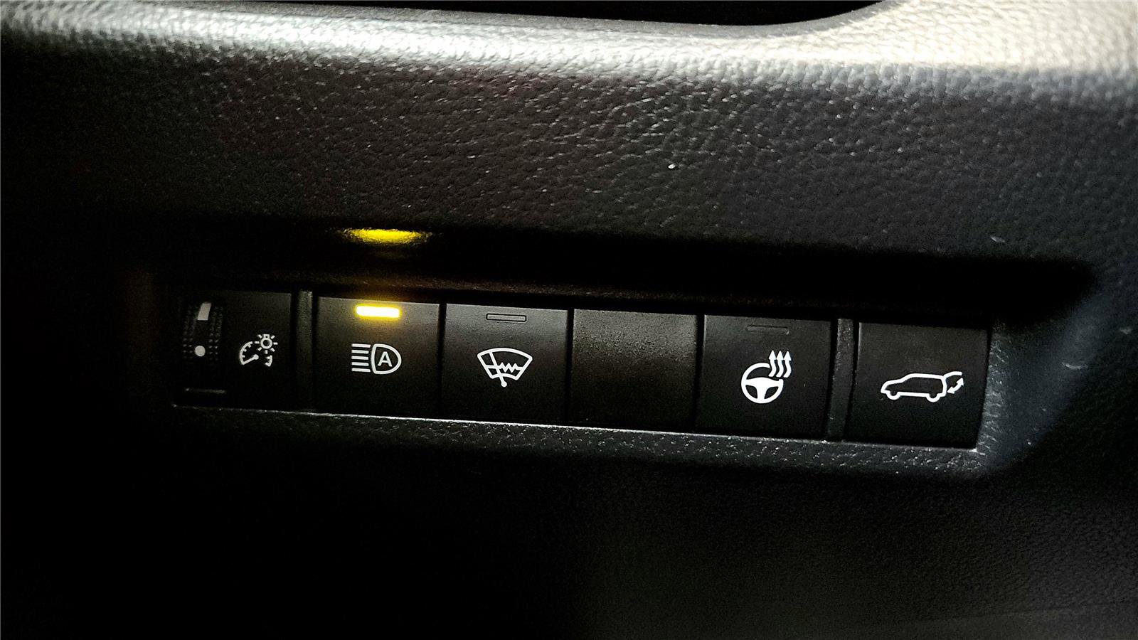 Used 2021 Toyota RAV4 XLE Premium AWD/4WD image 33