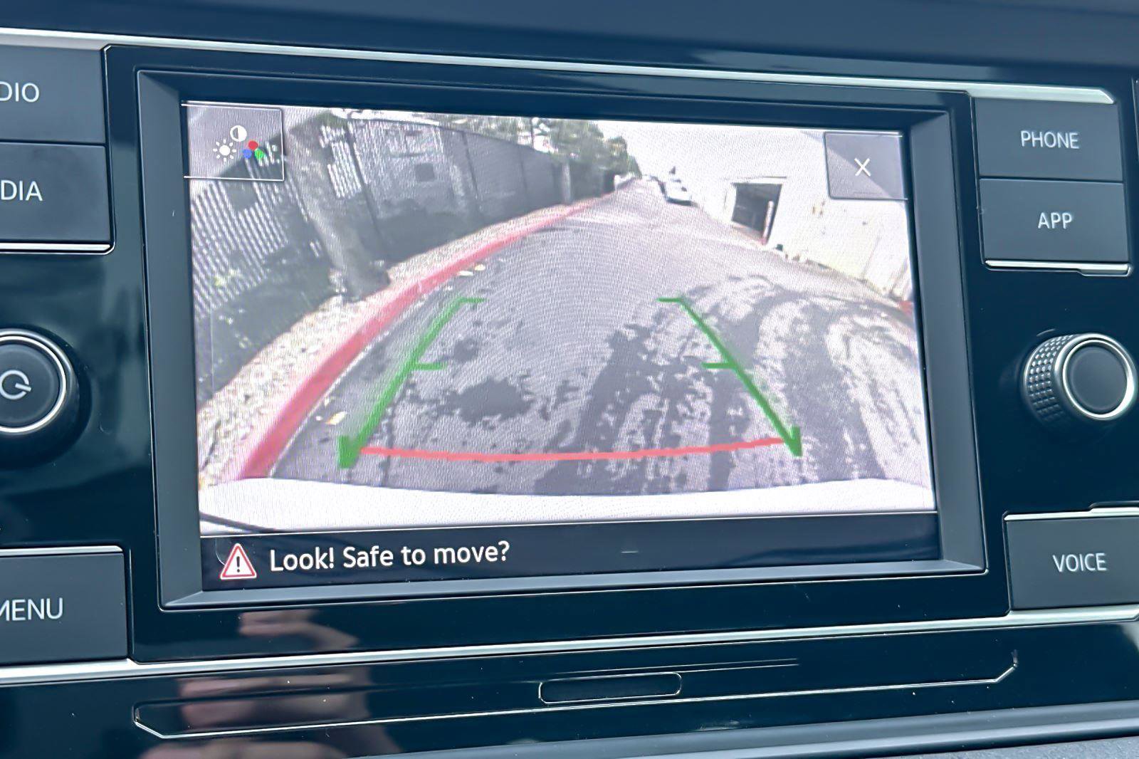 Used 2022 Volkswagen Jetta SE w/ Panoramic Sunroof Package image 17