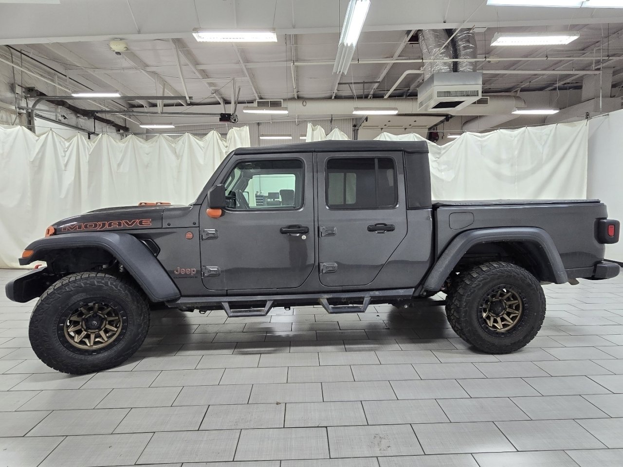 Used 2023 Jeep Gladiator Mojave image 12