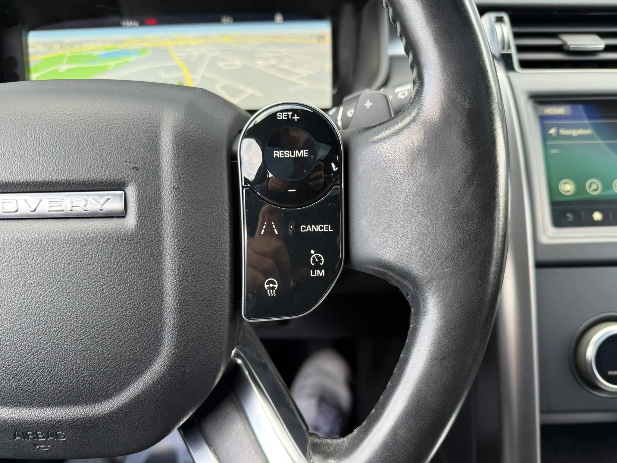 Used 2020 Land Rover Discovery Landmark image 20