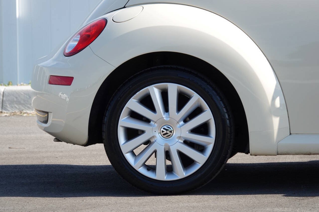Used 2008 Volkswagen Beetle SE FWD image 52