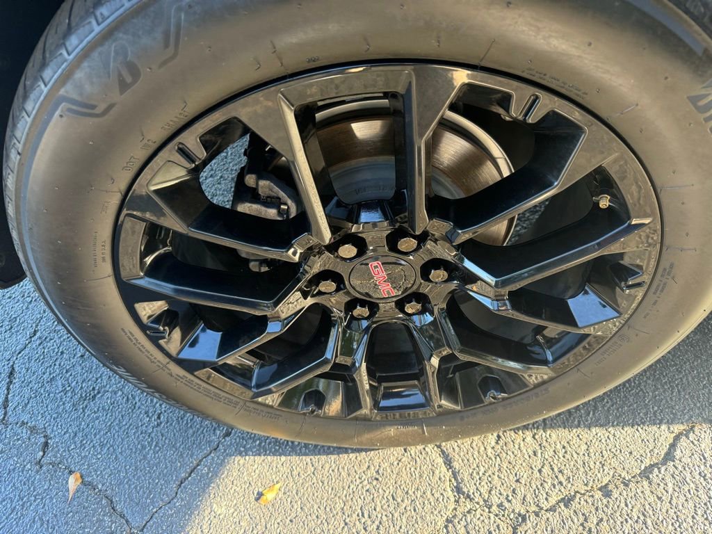 Used 2023 GMC Yukon SLT w/ SLT Premium Package image 14