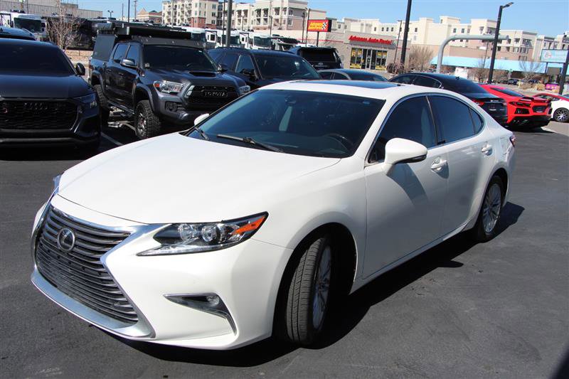 Used 2017 Lexus ES 350 w/ Premium Package FWD image 4