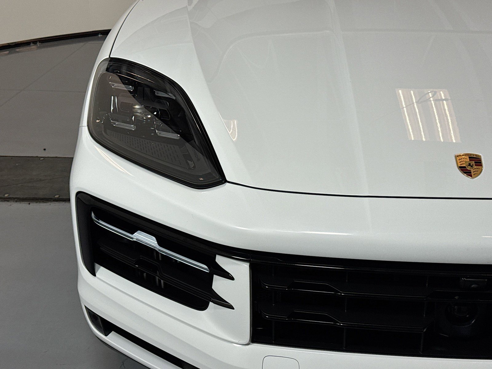 Used 2025 Porsche Cayenne image 27