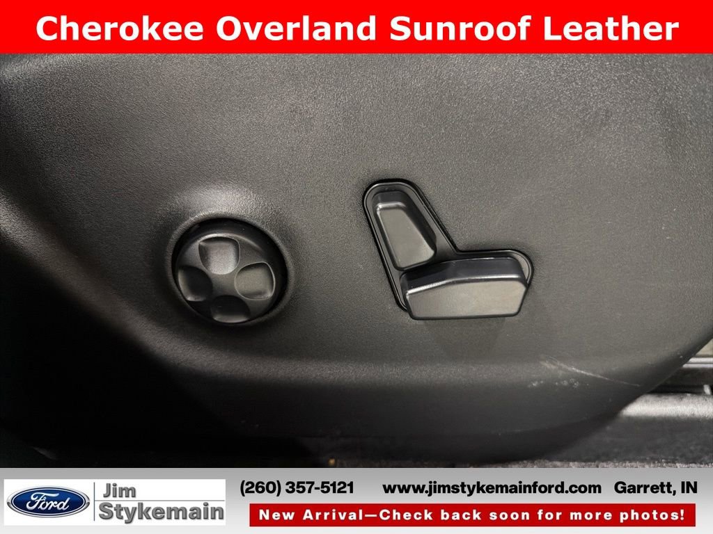 Used 2016 Jeep Cherokee Overland image 36