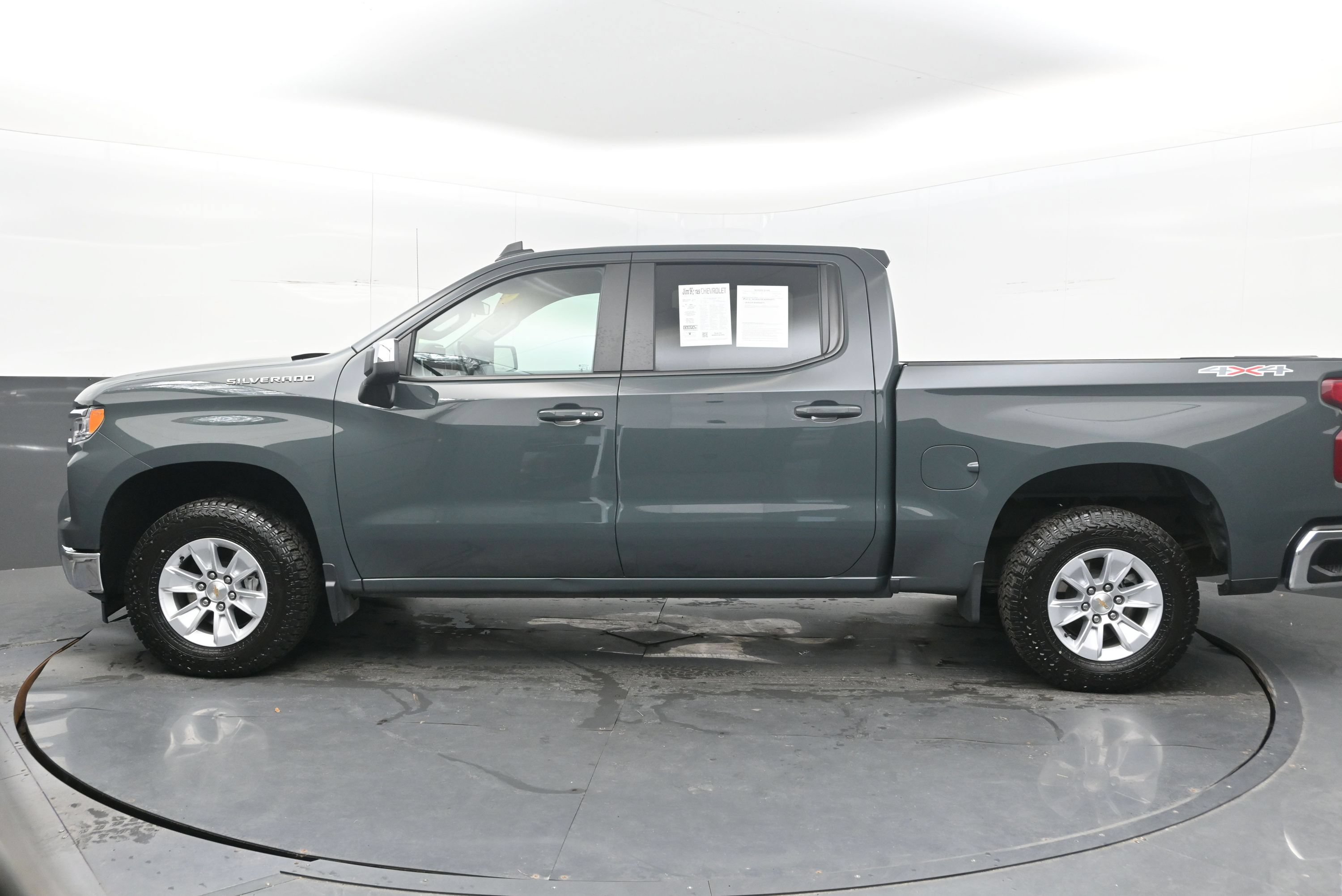 Used 2025 Chevrolet Silverado 1500 LT AWD/4WD image 7
