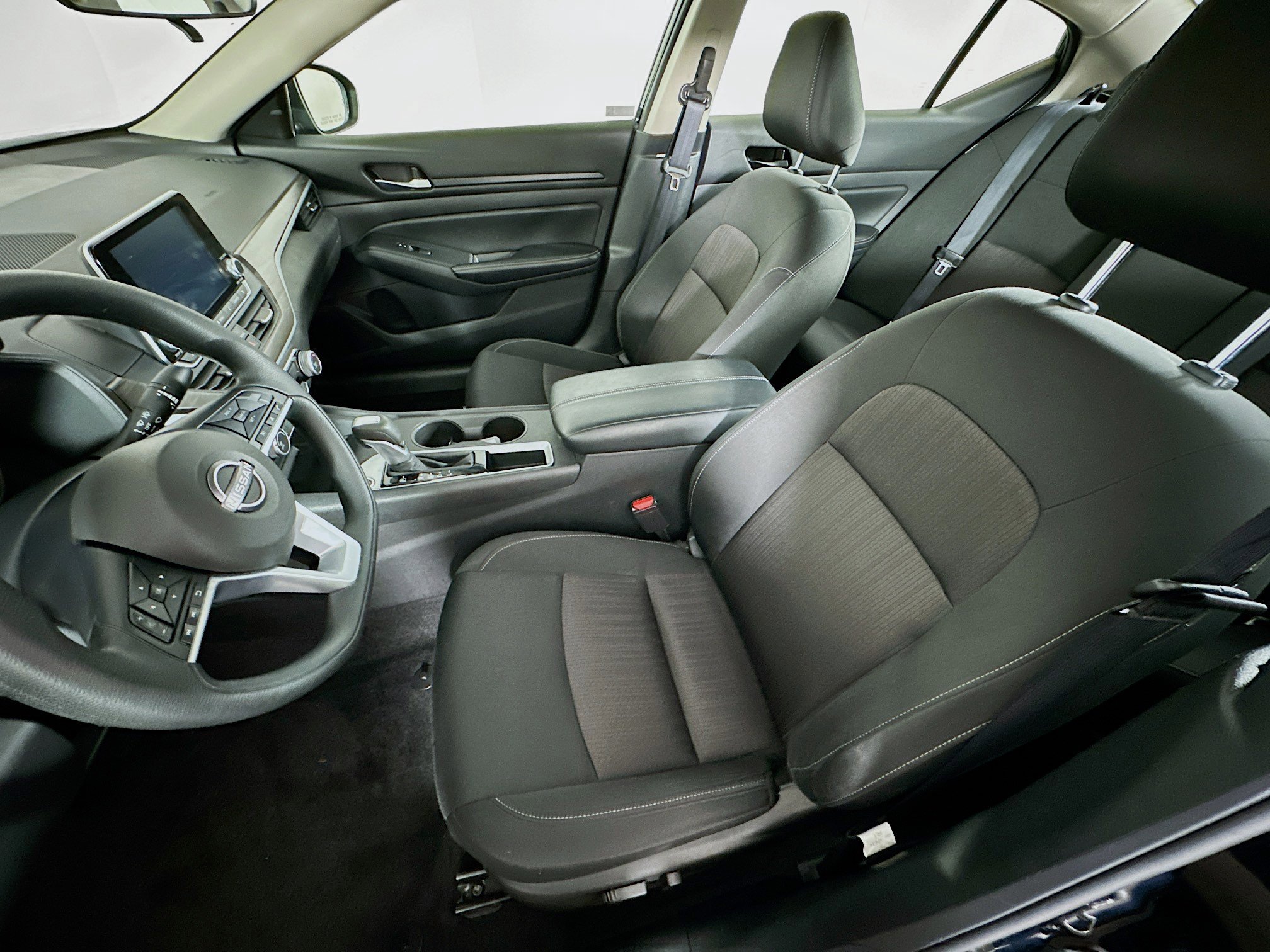 Used 2025 Nissan Altima 2.5 SV image 13