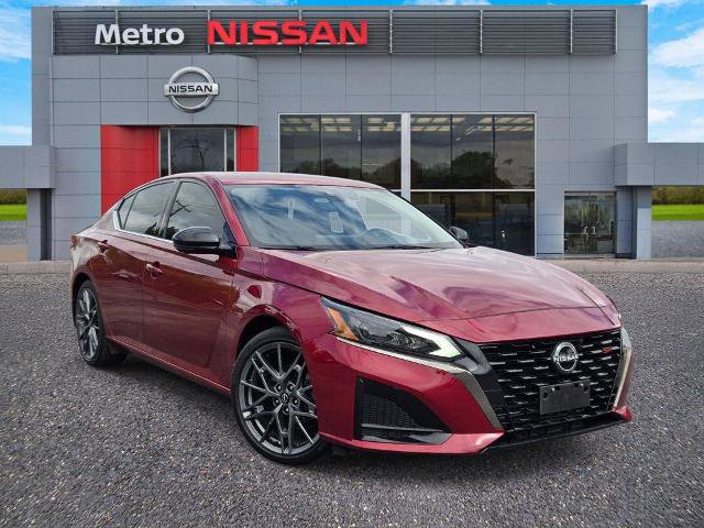 Certified 2024 Nissan Altima 2.0 SR FWD image 1