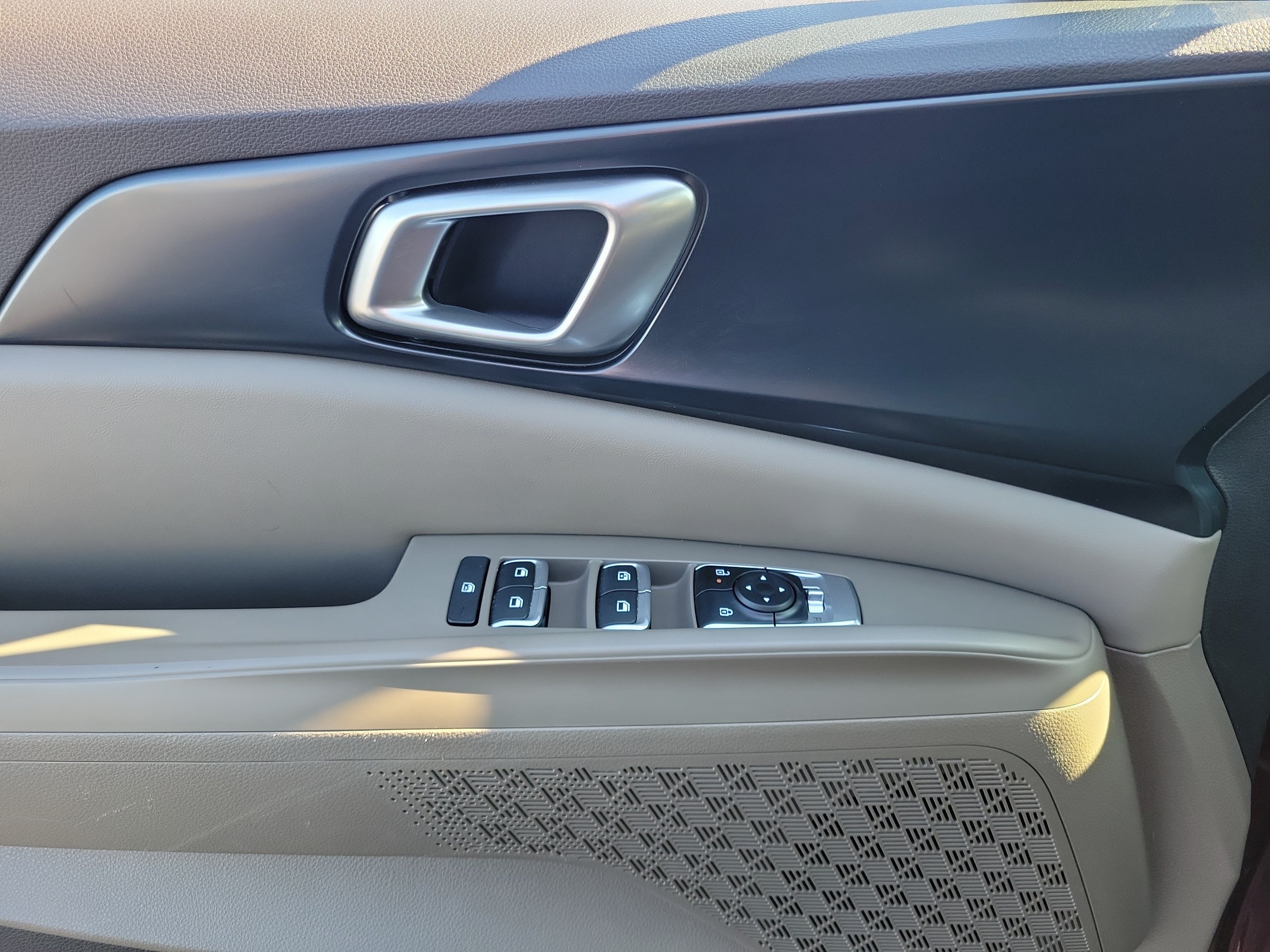 Used 2026 Kia Carnival FWD image 17