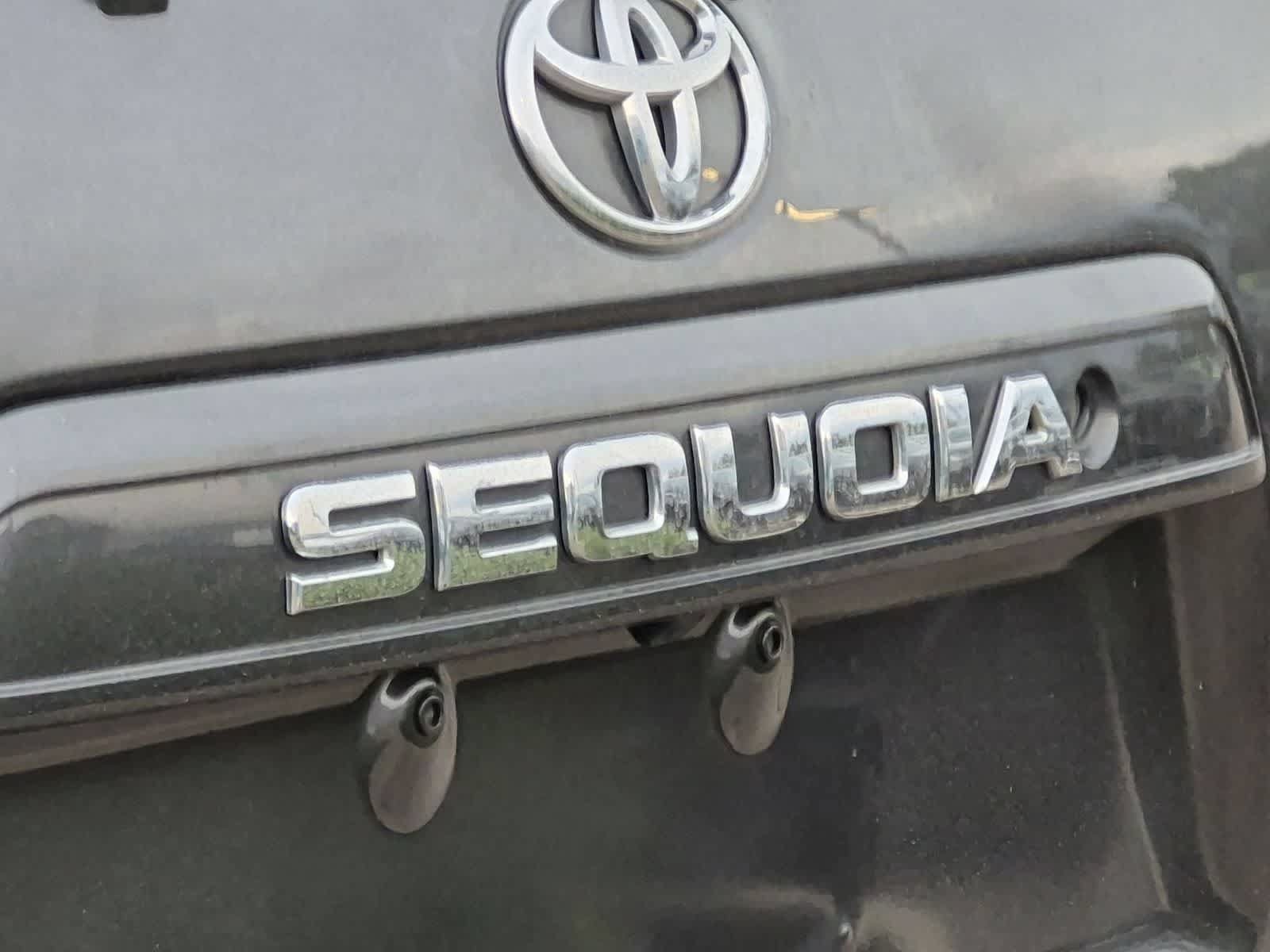 Used 2019 Toyota Sequoia SR5 AWD/4WD image 13