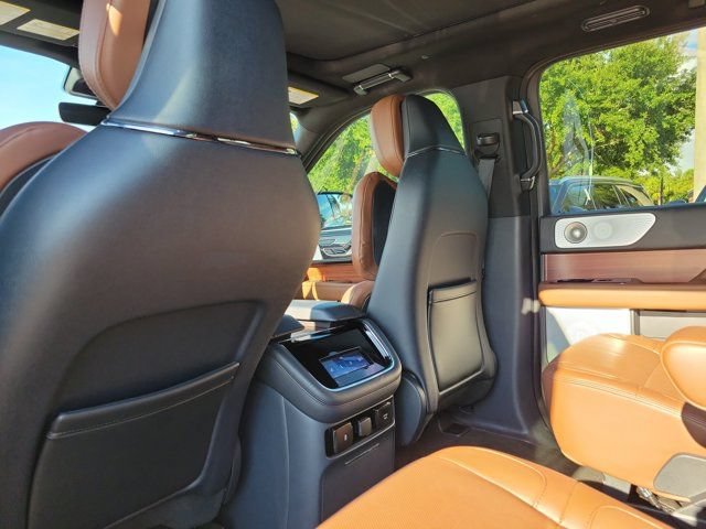 Certified 2023 Lincoln Navigator Reserve AWD/4WD image 15