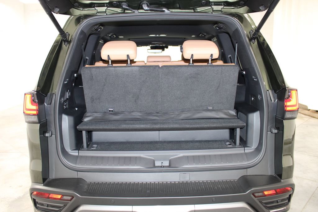 Used 2025 Lexus LX 700h Luxury image 29