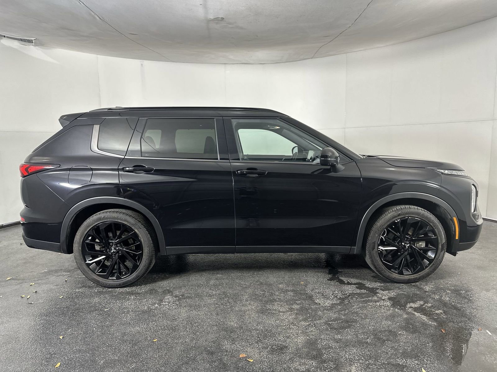 Used 2024 Mitsubishi Outlander SEL Black Edition image 13