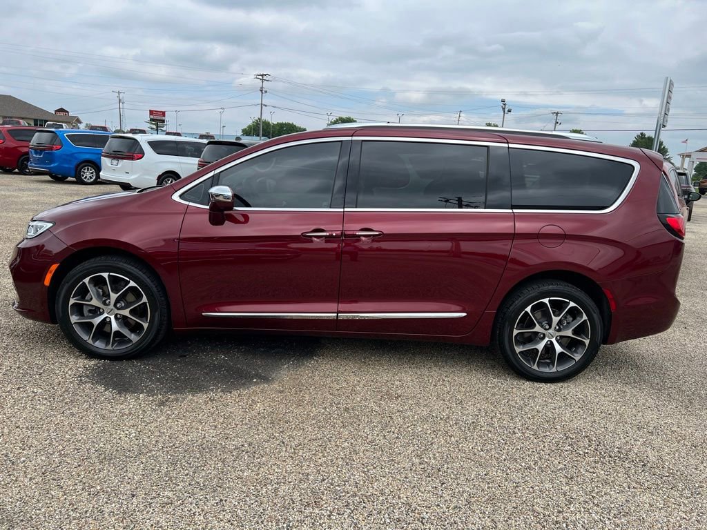 Used 2021 Chrysler Pacifica Limited w/ Premium & Safety Sphere Group AWD/4WD image 2