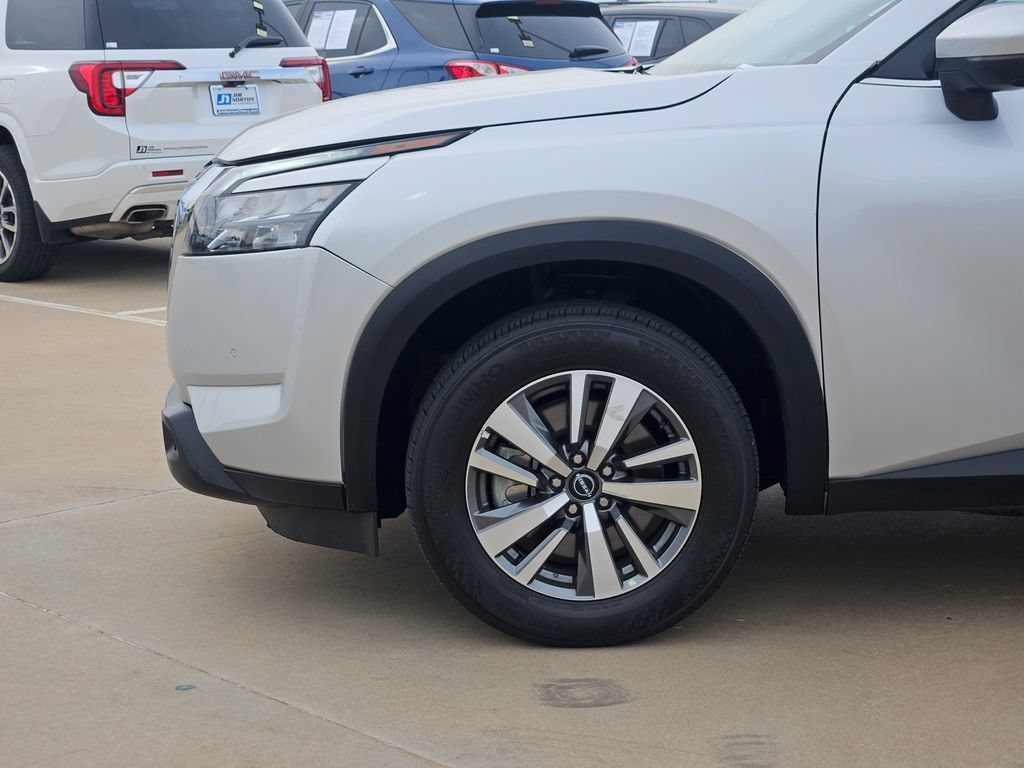Used 2025 Nissan Pathfinder SL AWD/4WD image 13