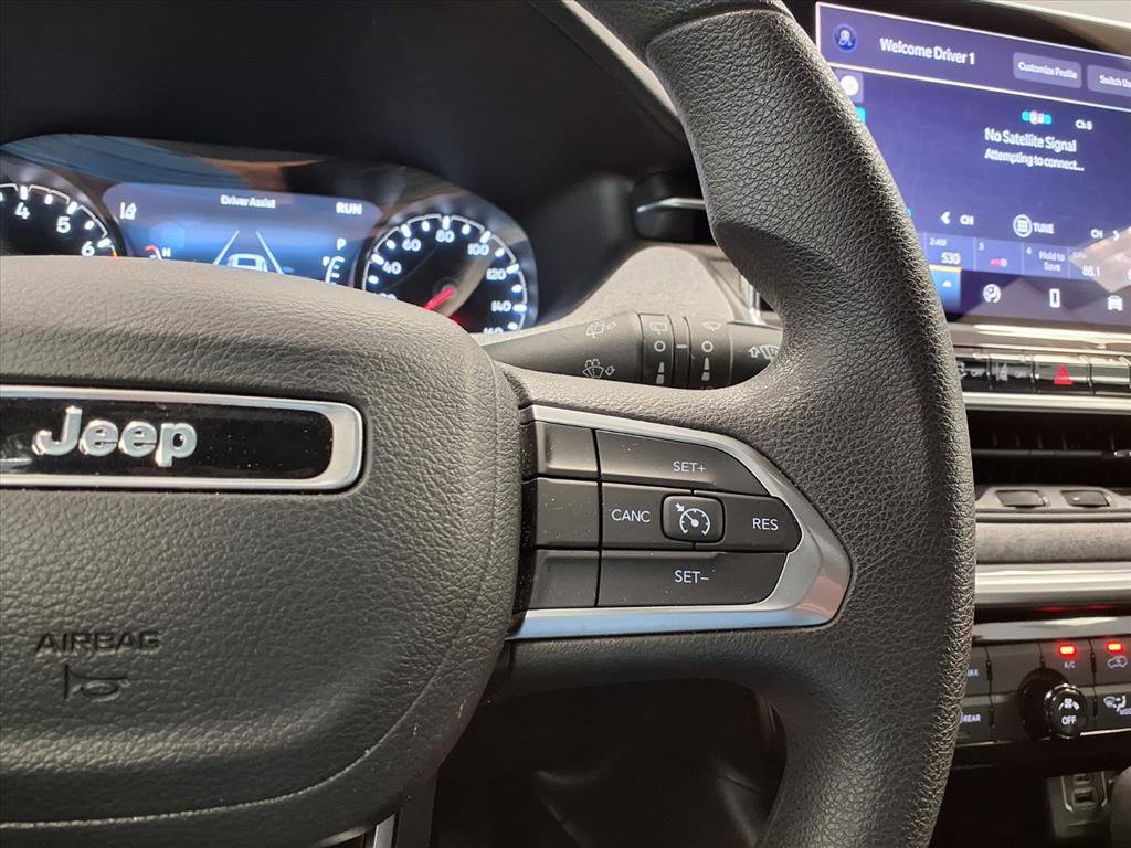 Used 2023 Jeep Compass Sport image 27