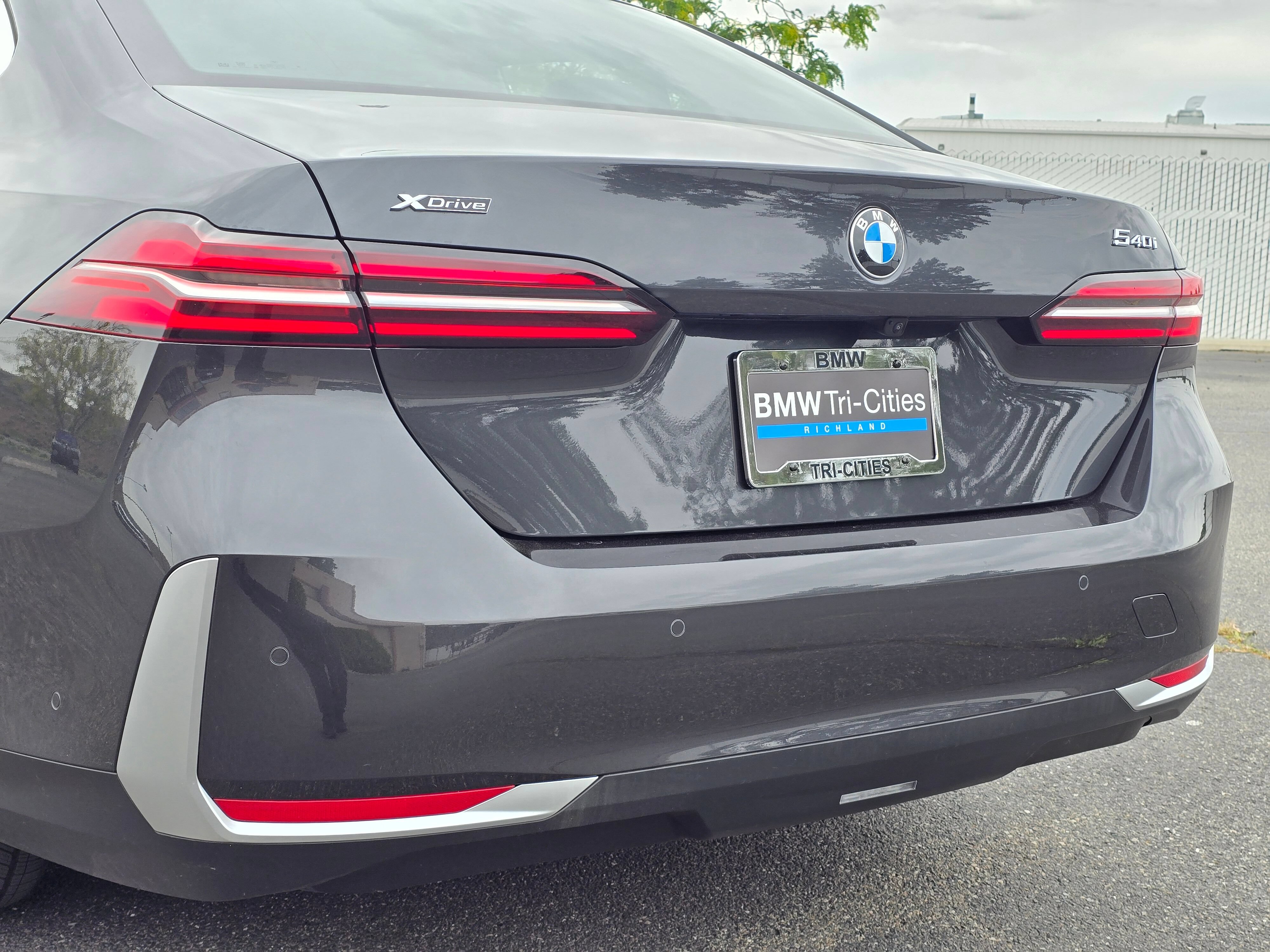 Used 2025 BMW 540i xDrive w/ Premium Package AWD/4WD image 40