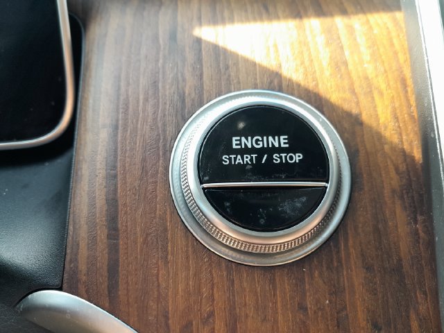 Used 2025 Mercedes-Benz GLC 350e 4MATIC image 11