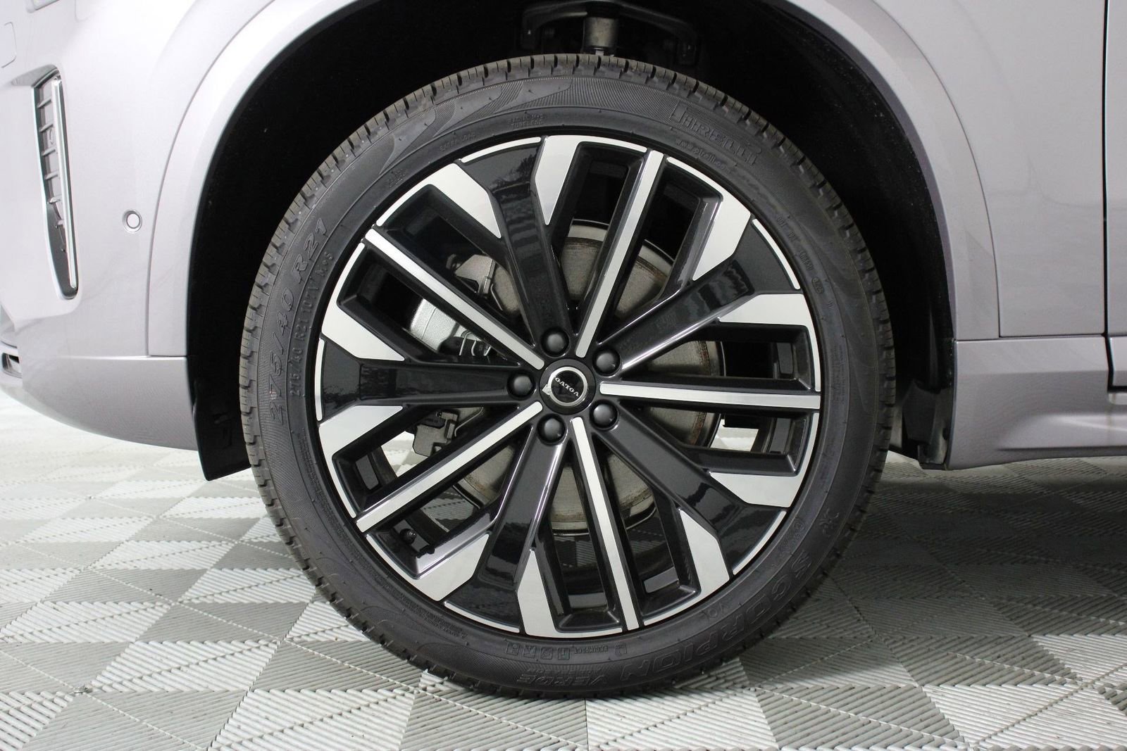 New 2026 Volvo XC90 B5 Plus w/ Protection Package image 13