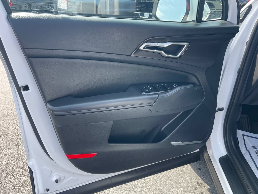 Used 2024 Kia Sportage EX AWD/4WD image 12