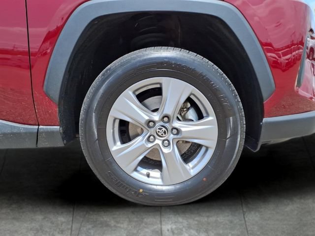 Used 2022 Toyota RAV4 XLE AWD/4WD image 9