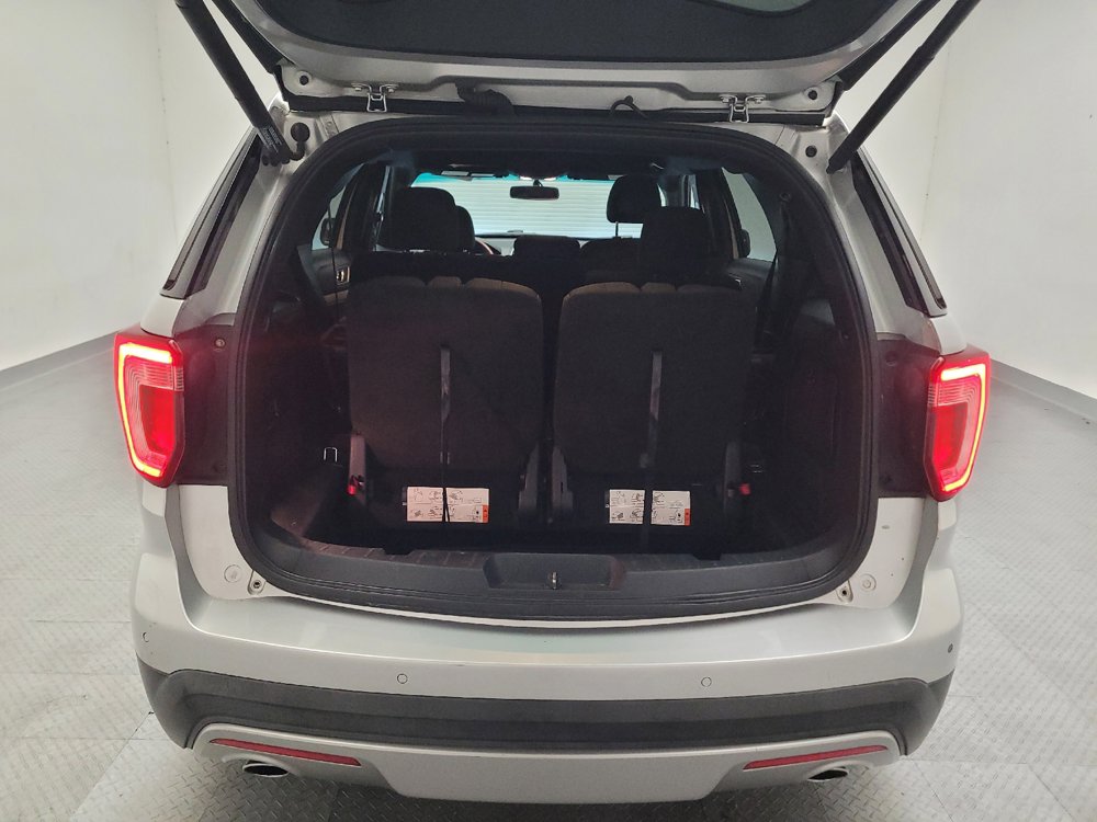 Used 2016 Ford Explorer XLT w/ Equipment Group 201A FWD image 29