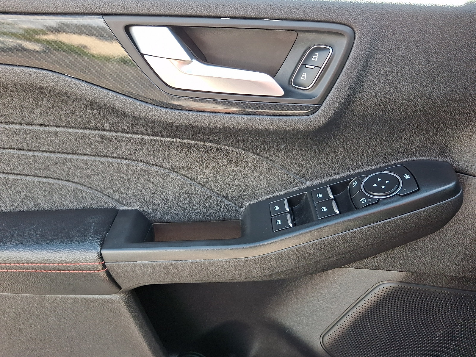 Used 2025 Ford Escape ST-Line Select AWD/4WD image 13