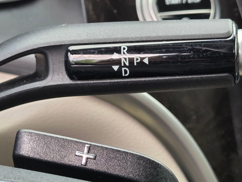 Used 2025 Mercedes-Benz GLC 300 4MATIC image 38