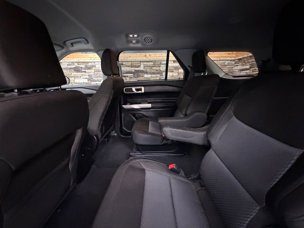 Used 2023 Ford Explorer XLT image 27