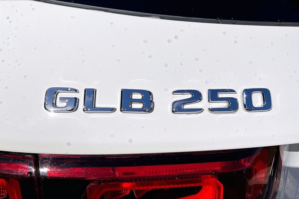 Used 2023 Mercedes-Benz GLB 250 4MATIC image 33