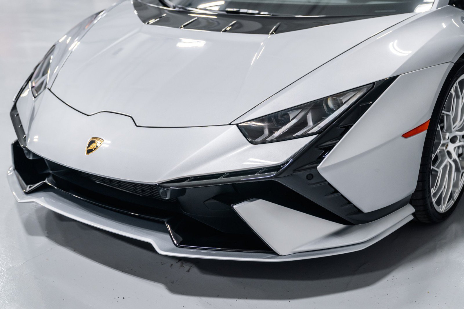Used 2023 Lamborghini Huracan Tecnica RWD image 25