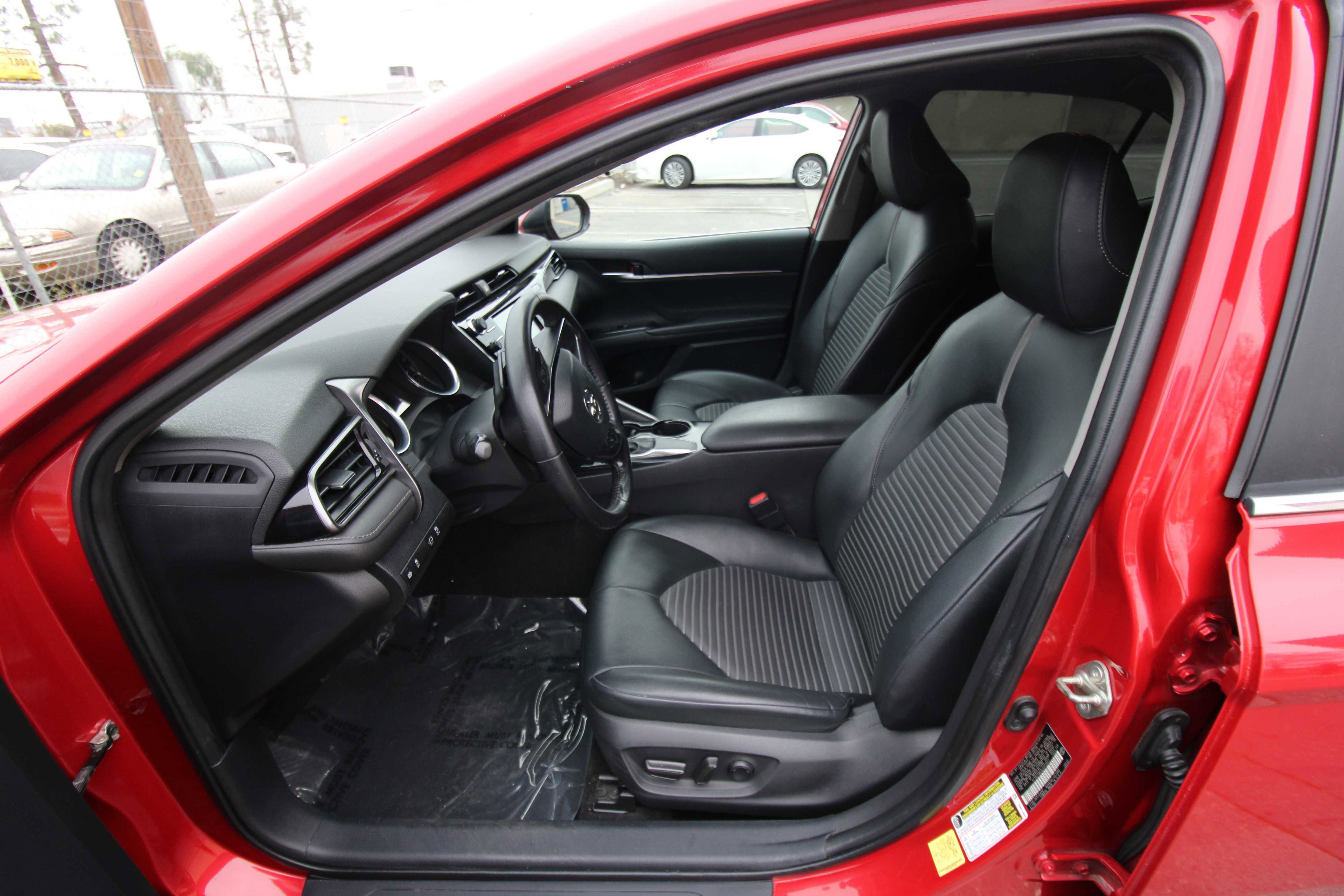 Used 2020 Toyota Camry SE image 36