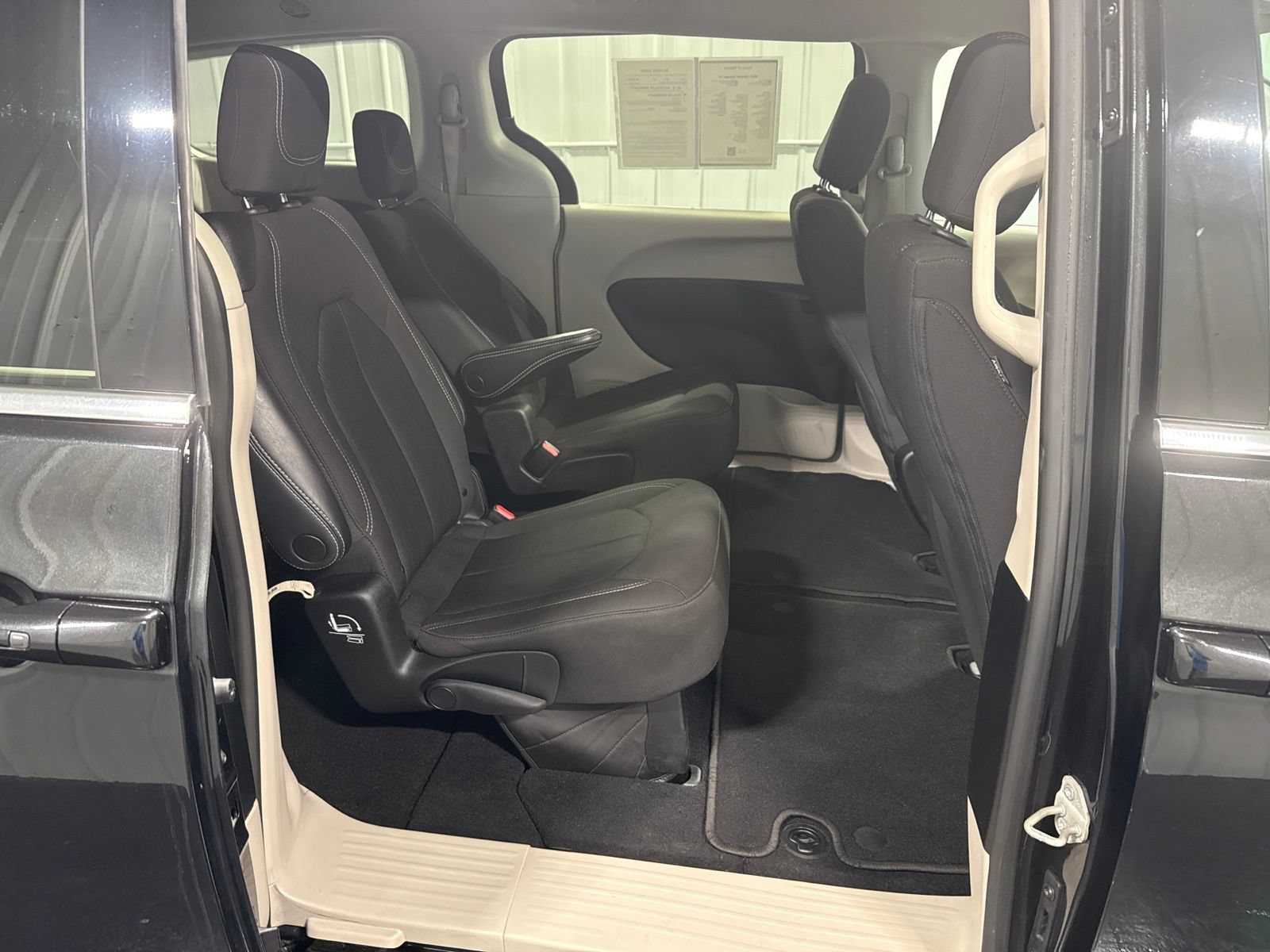Used 2023 Chrysler Voyager LX FWD image 14