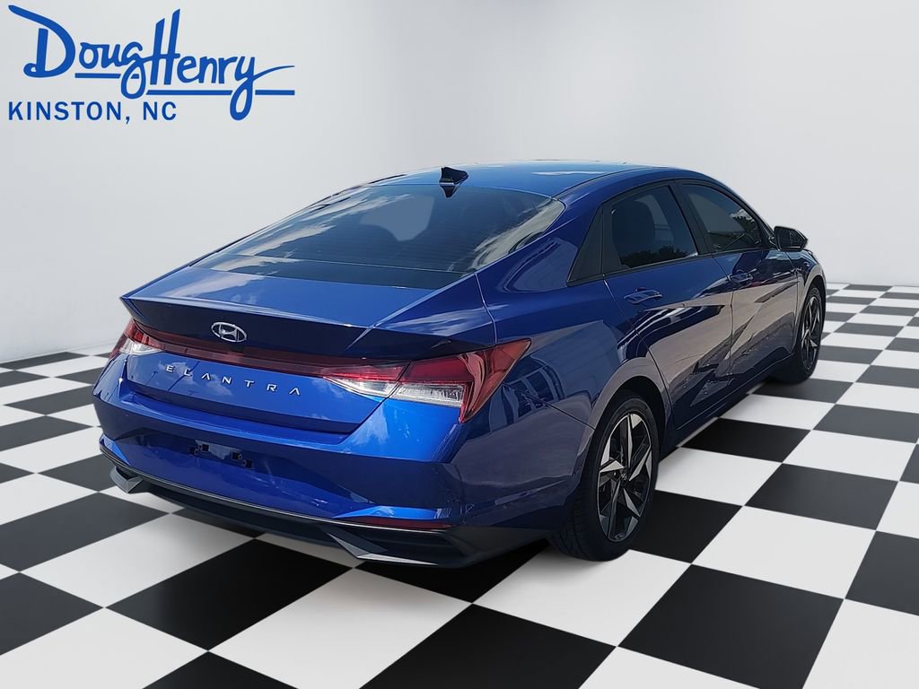 Used 2023 Hyundai Elantra SEL w/ Convenience Package FWD image 5