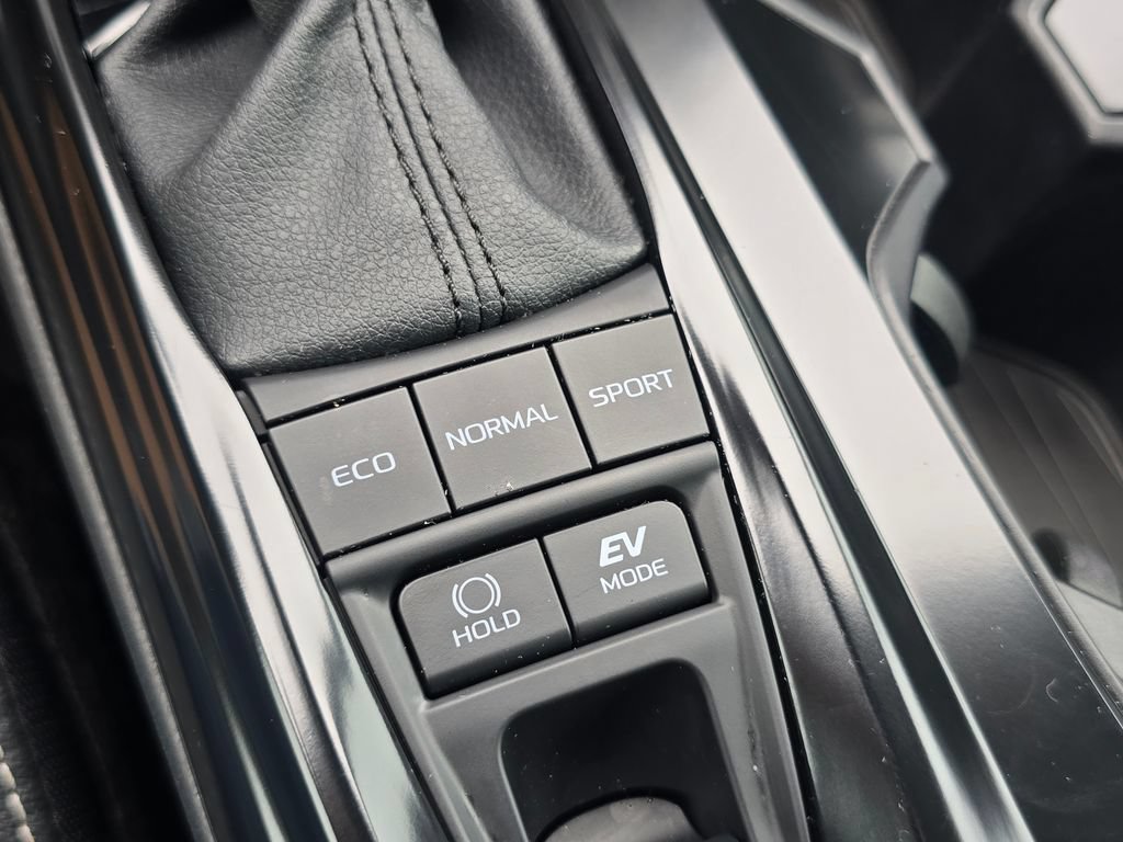 Used 2025 Toyota Camry SE FWD image 6