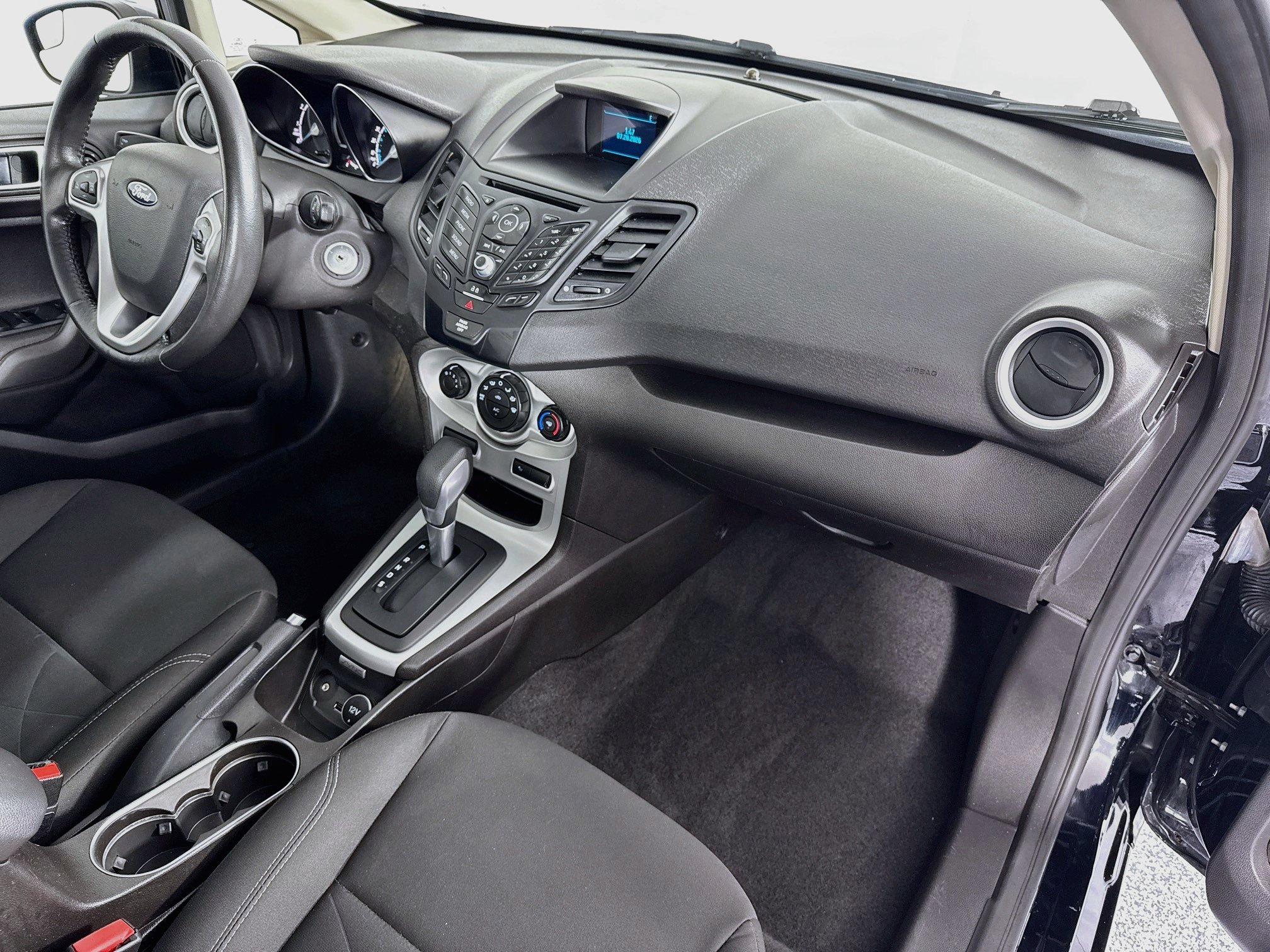 Used 2016 Ford Fiesta SE FWD image 25