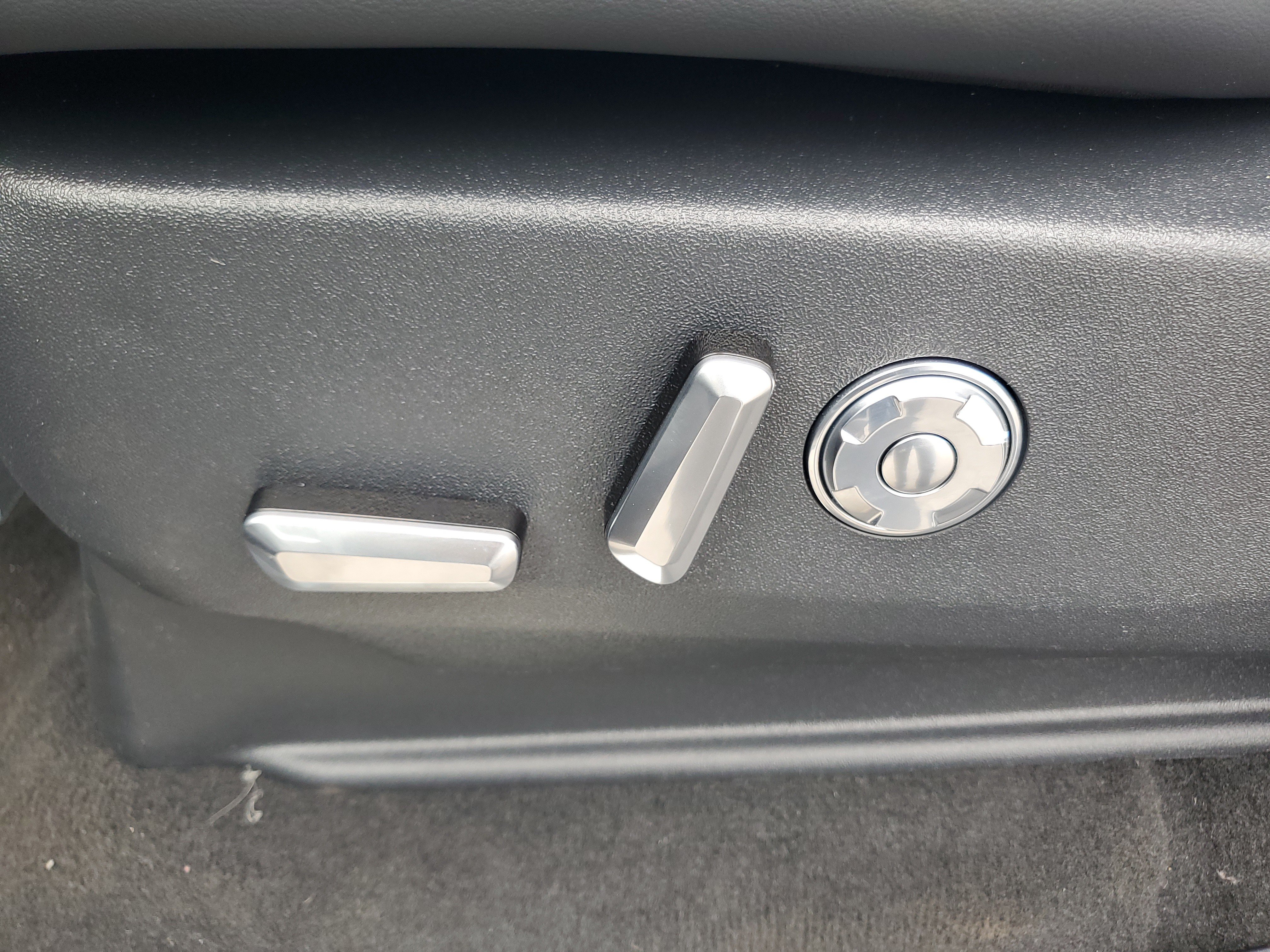New 2026 Lincoln Navigator L Reserve AWD/4WD image 13