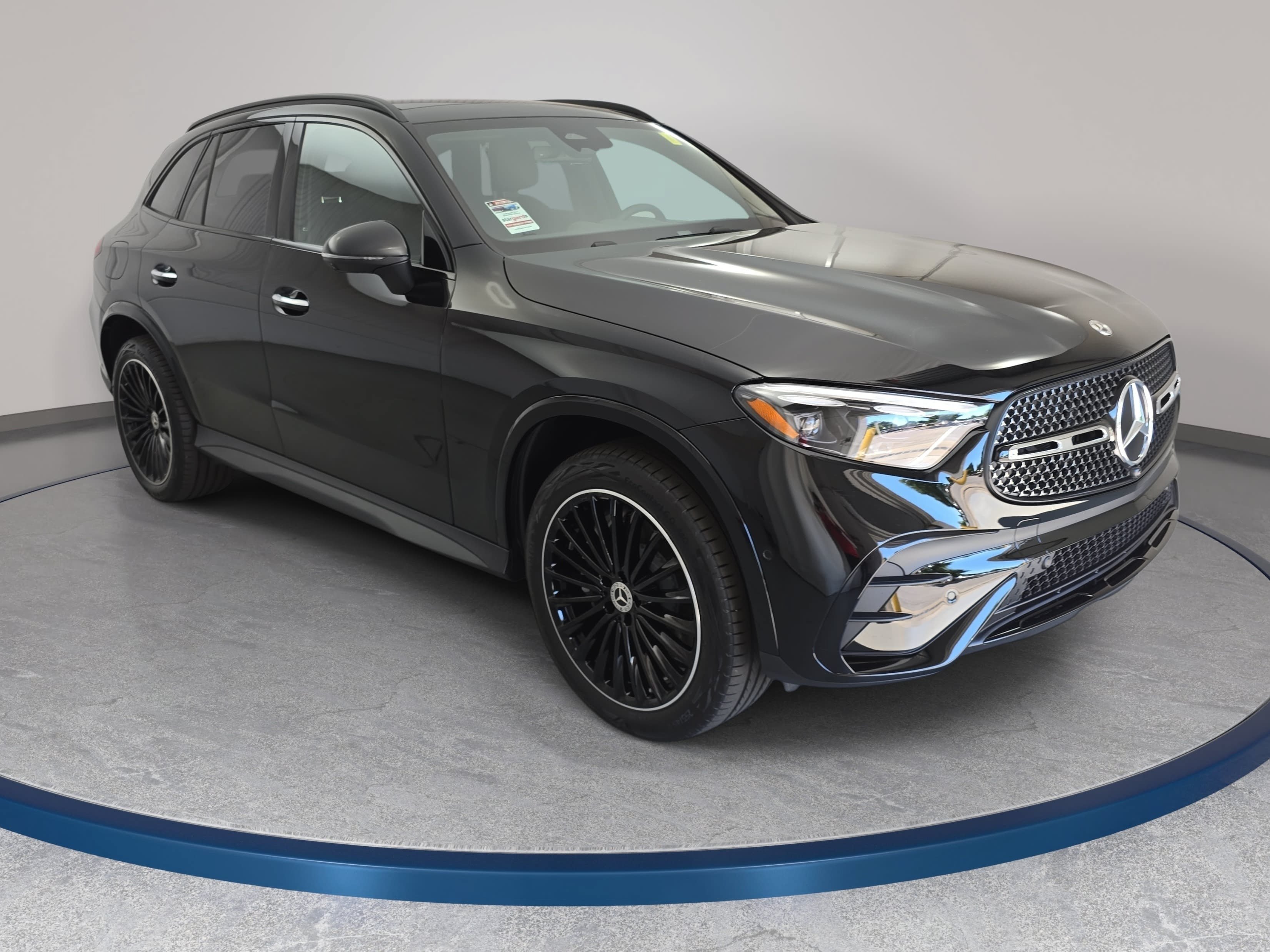 Used 2026 Mercedes-Benz GLC 300 4MATIC image 3