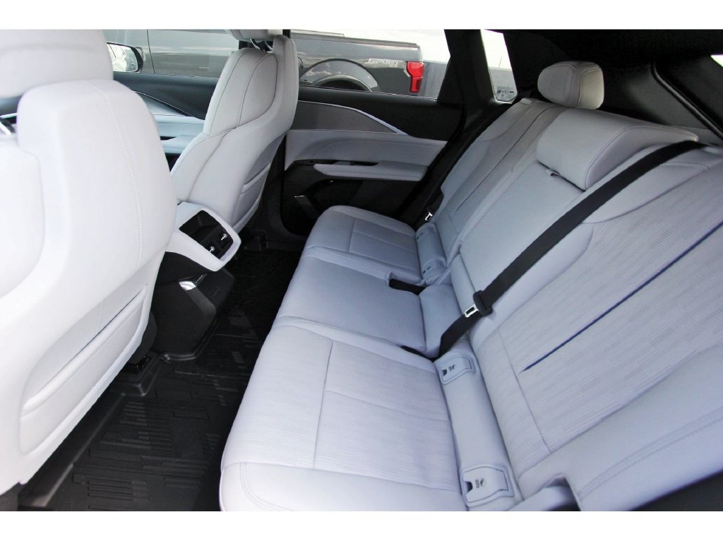 New 2027 Cadillac Lyriq Luxury AWD/4WD image 7