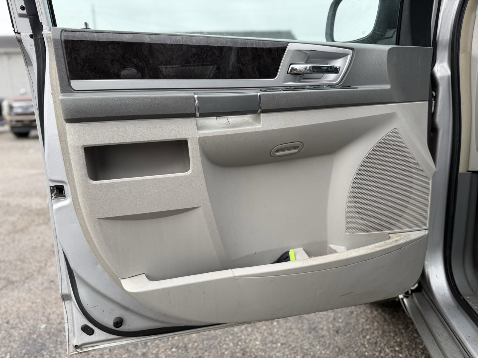 Used 2010 Dodge Grand Caravan SXT image 10