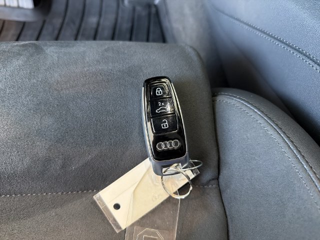 Used 2022 Audi e-tron GT Premium Plus AWD/4WD image 32