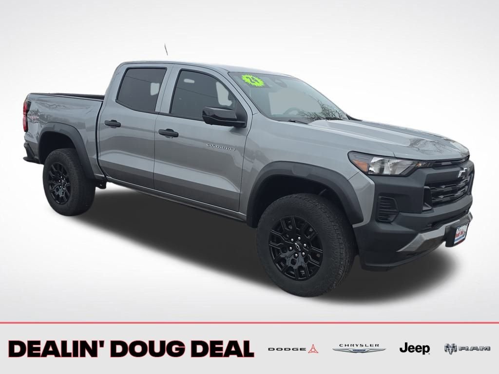 Used 2024 Chevrolet Colorado Trail Boss w/ Technology Package AWD/4WD image 8