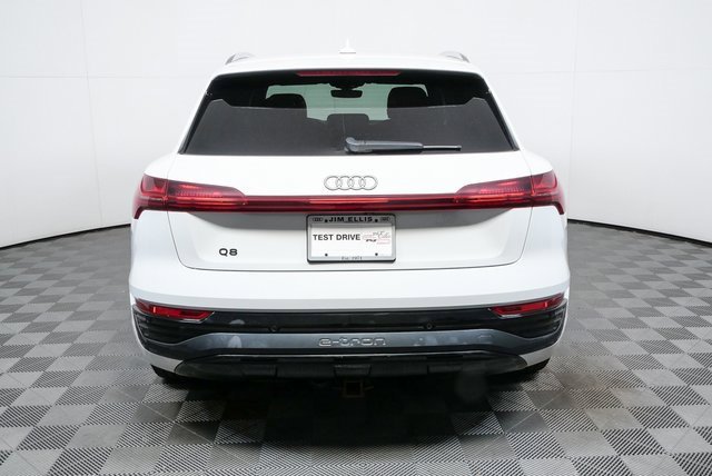 Used 2024 Audi Q8 e-tron Premium Plus image 31
