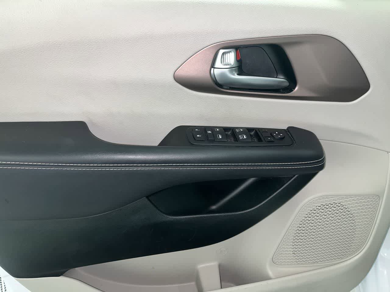 Used 2024 Chrysler Voyager LX FWD image 13