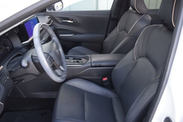 Used 2023 Toyota Crown Limited image 4