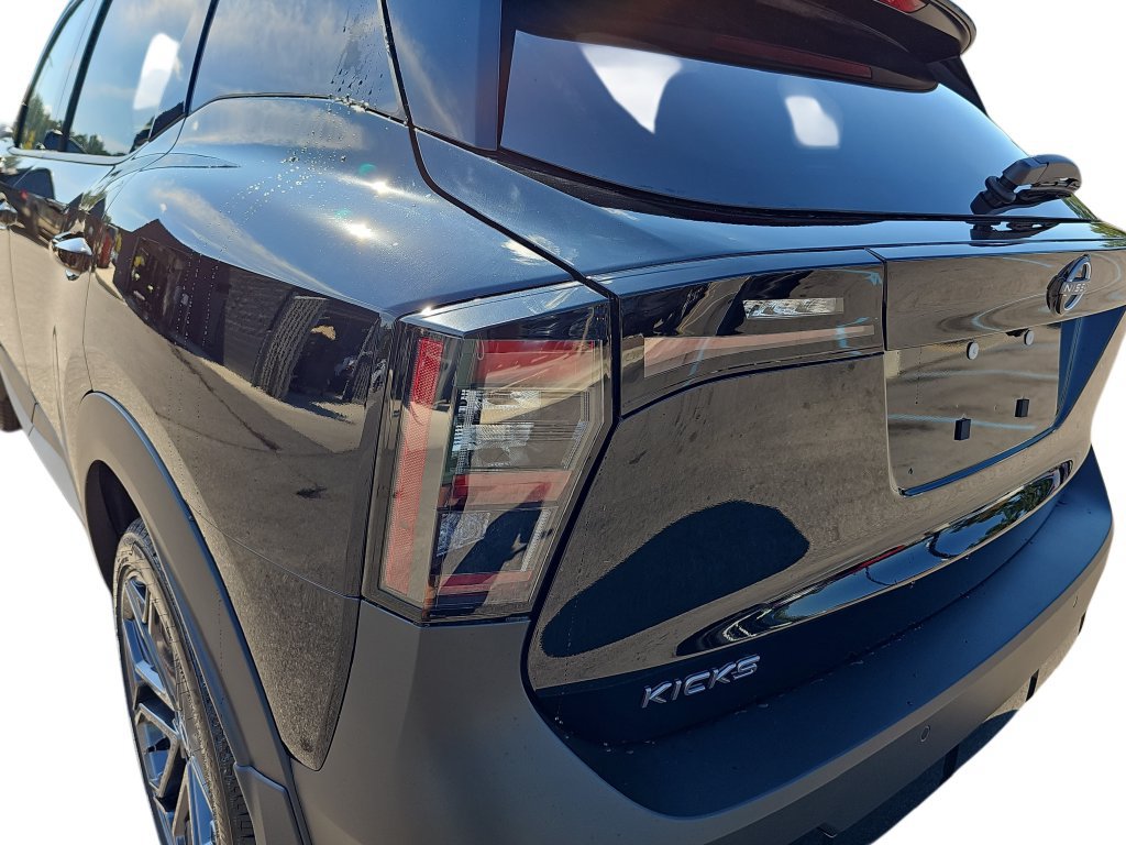 New 2027 Nissan Kicks SR w/ SR Premium Package FWD image 34