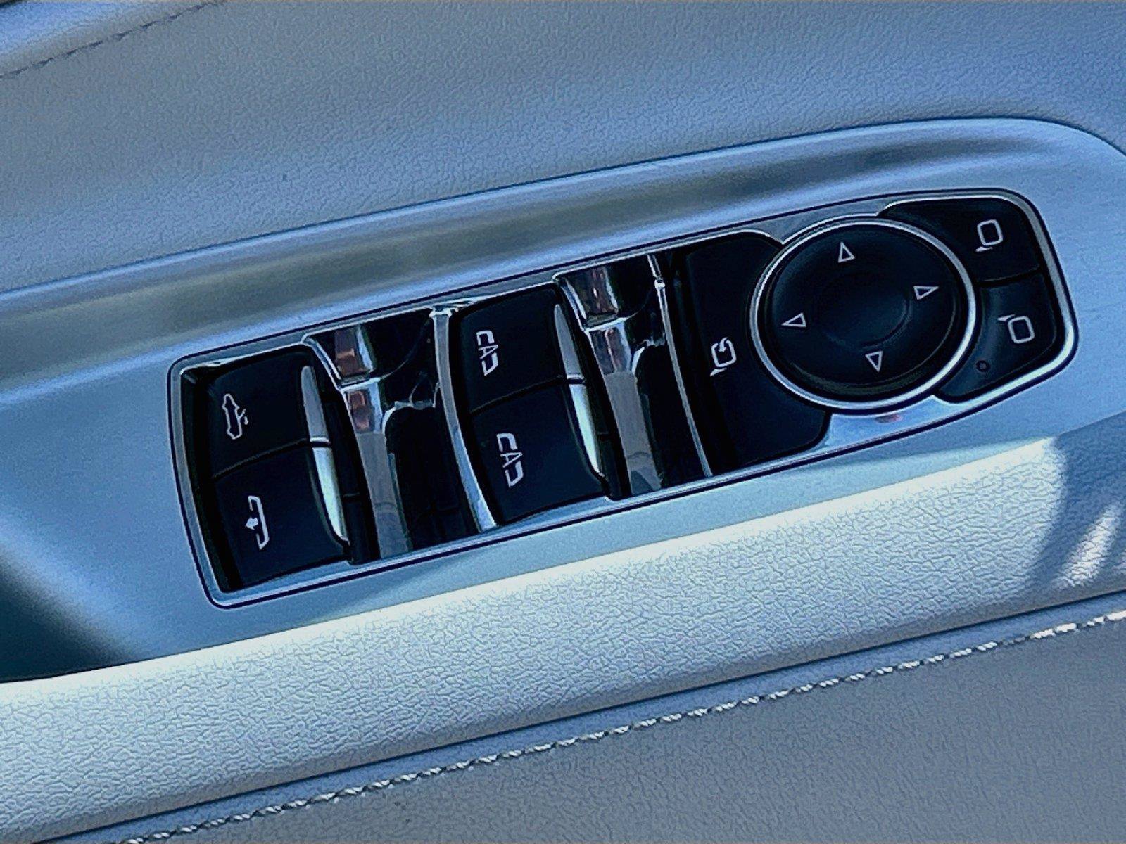 Used 2024 Chevrolet Corvette Stingray Preferred Conv w/ Z51 Performance Package RWD image 19